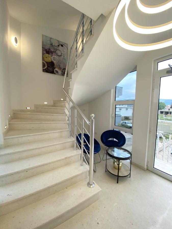 Apartmens Xhenis Lux 乌尔齐尼 外观 照片