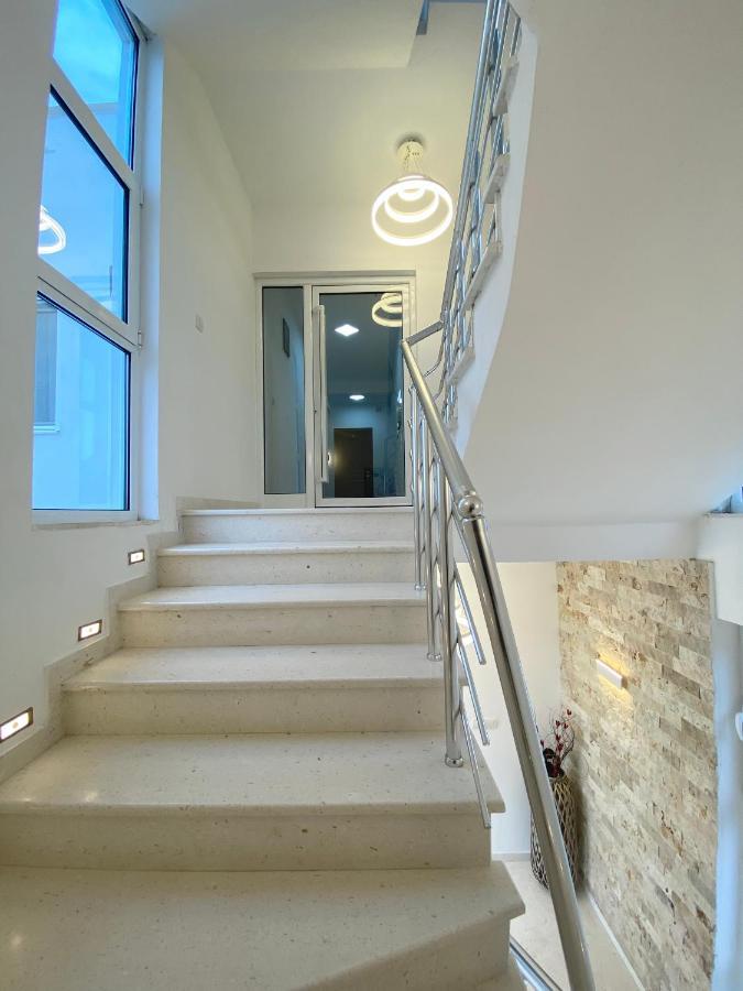 Apartmens Xhenis Lux 乌尔齐尼 外观 照片