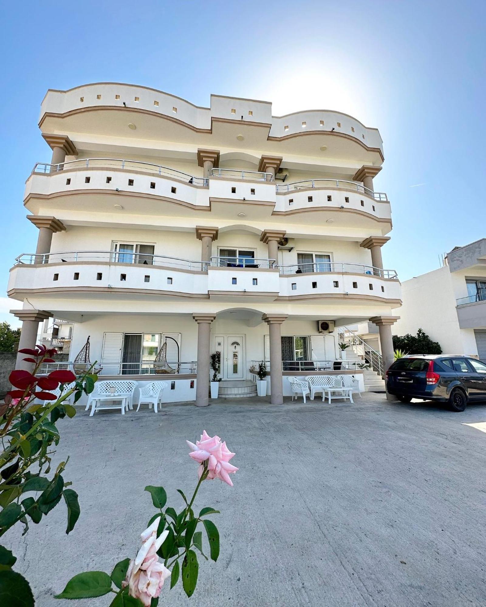 Apartmens Xhenis Lux 乌尔齐尼 外观 照片