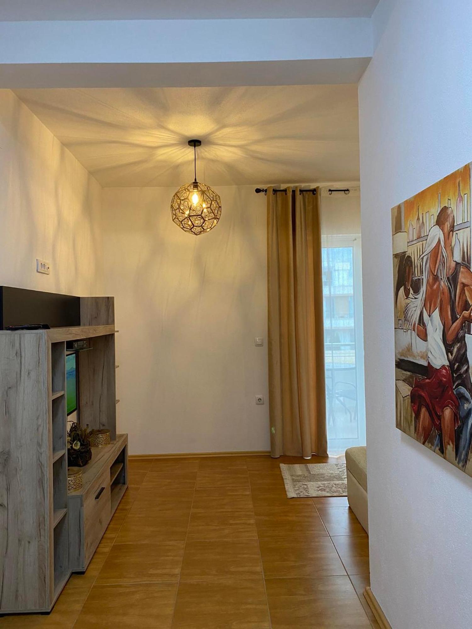Apartmens Xhenis Lux 乌尔齐尼 外观 照片