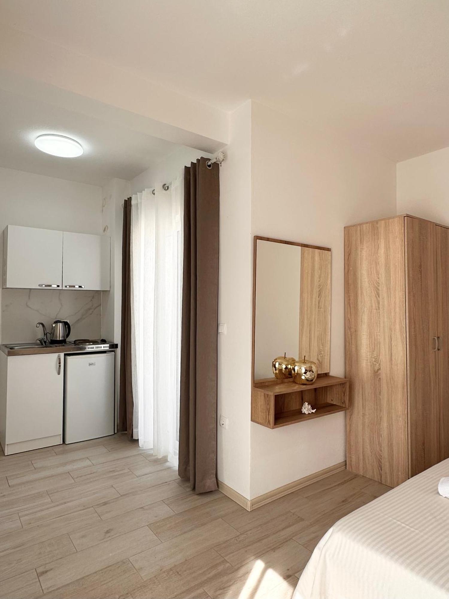 Apartmens Xhenis Lux 乌尔齐尼 外观 照片
