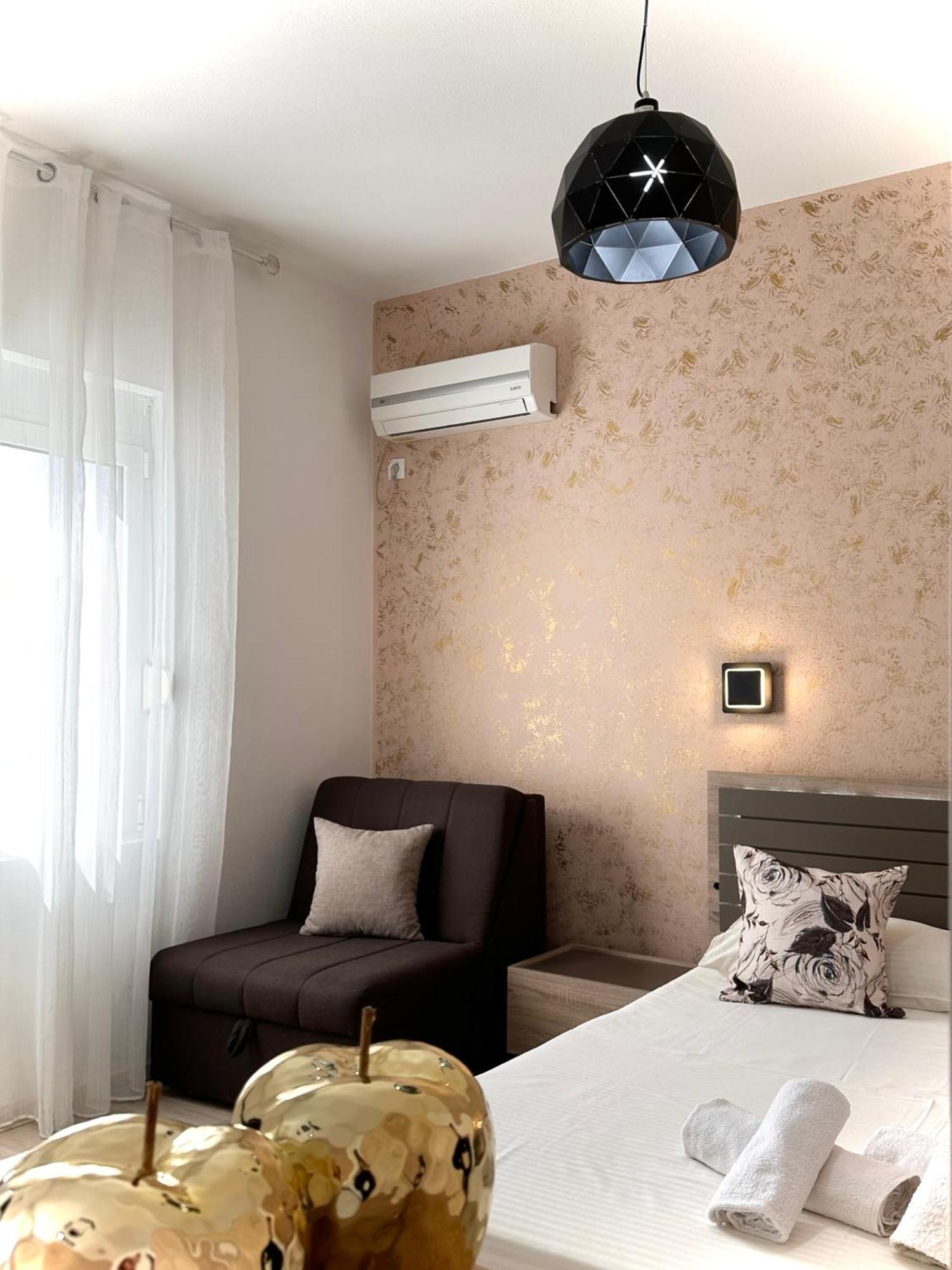 Apartmens Xhenis Lux 乌尔齐尼 外观 照片