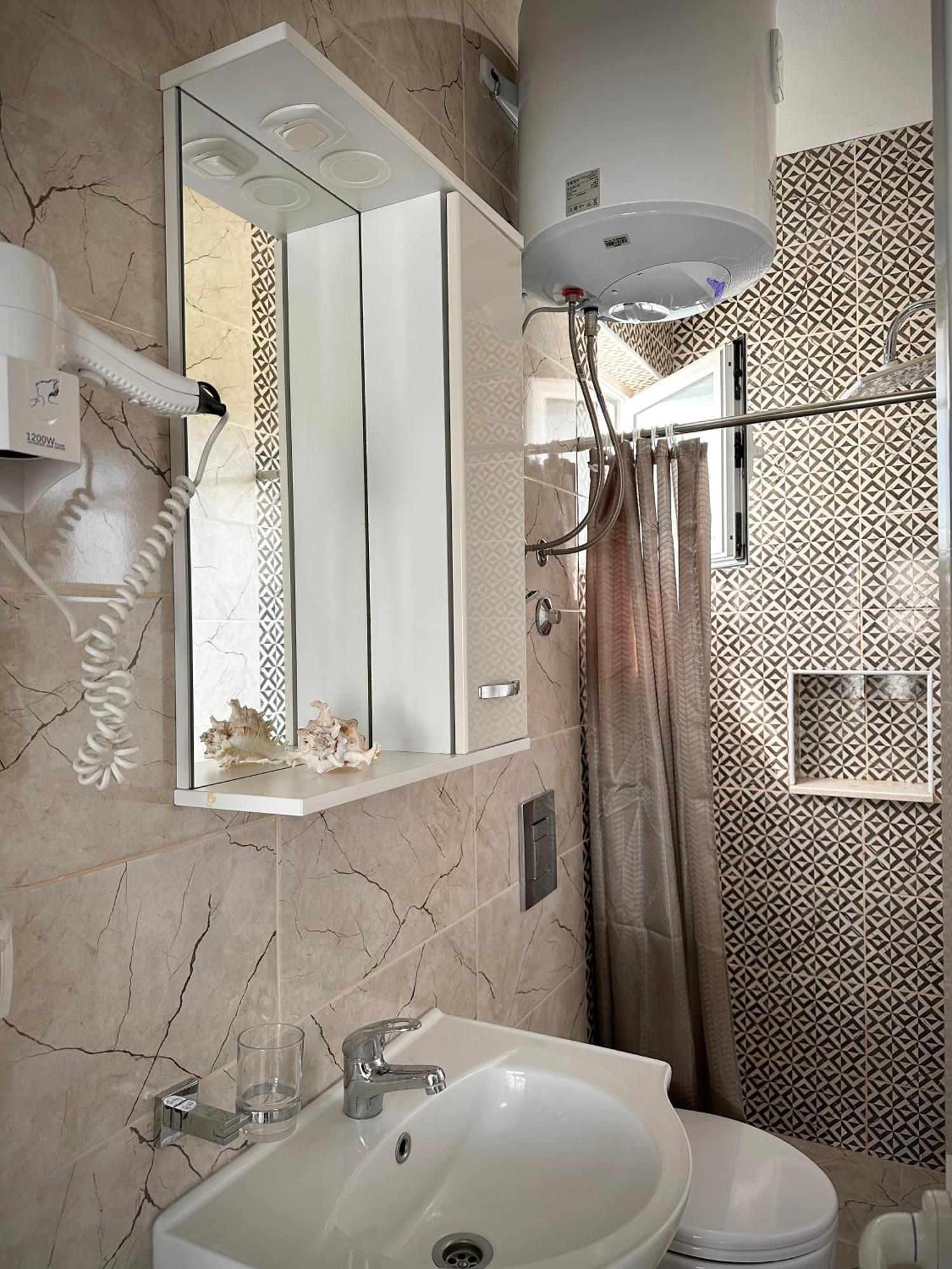 Apartmens Xhenis Lux 乌尔齐尼 外观 照片