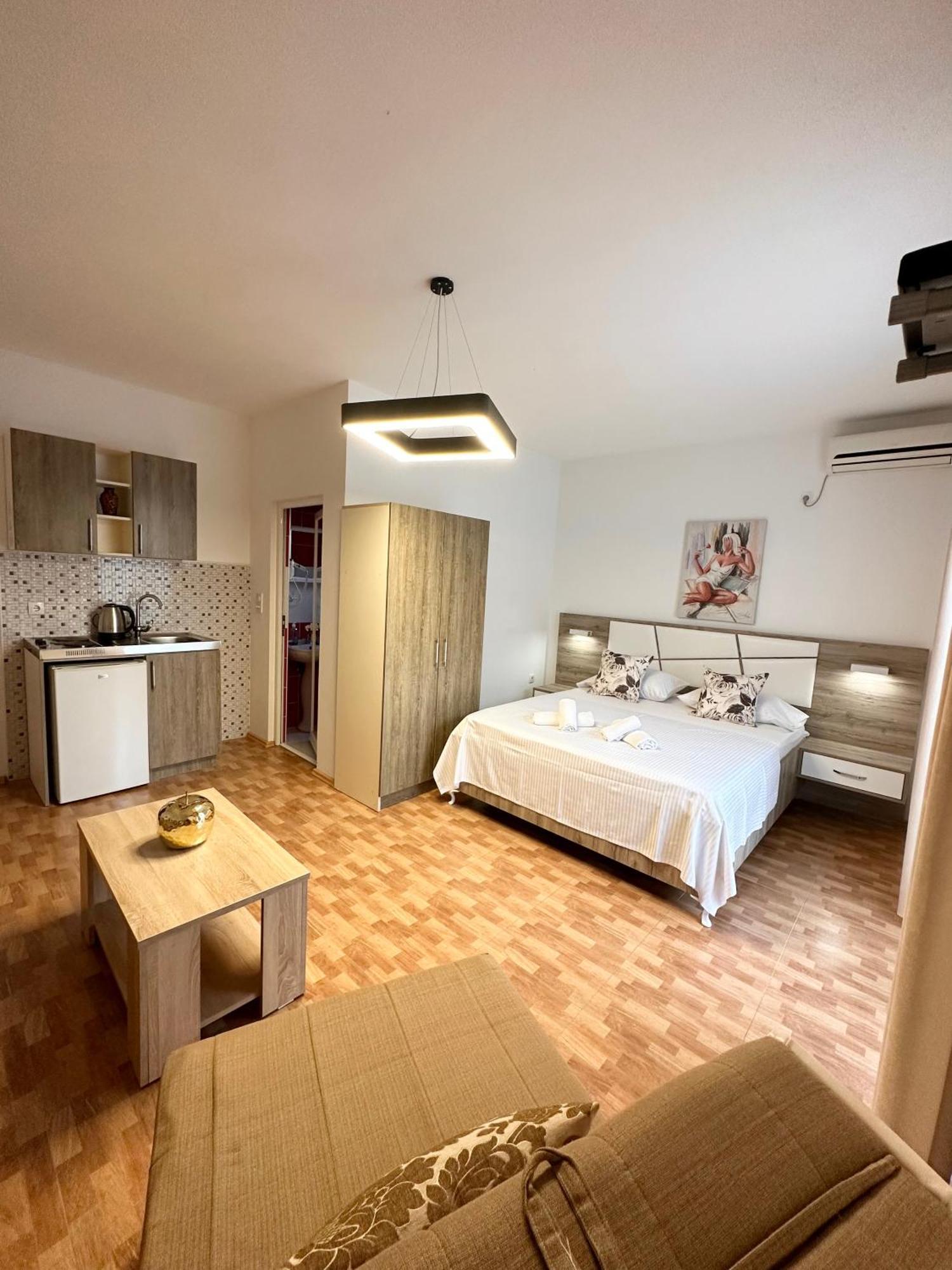 Apartmens Xhenis Lux 乌尔齐尼 外观 照片