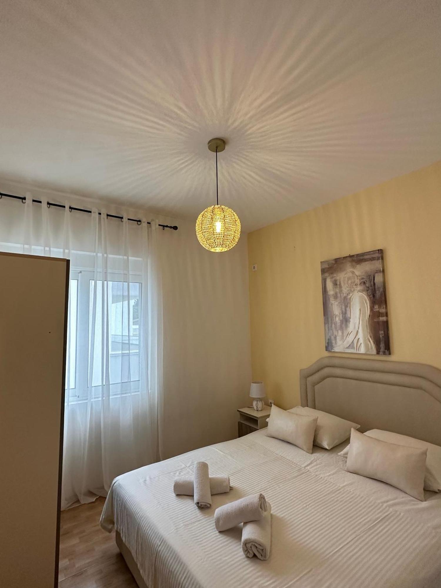 Apartmens Xhenis Lux 乌尔齐尼 外观 照片