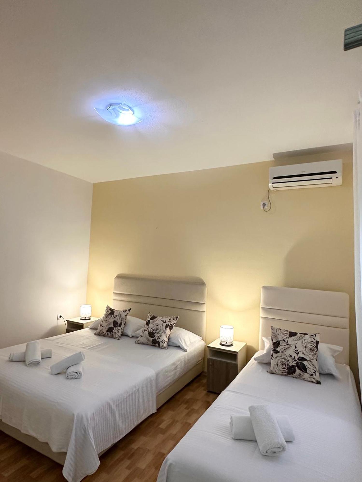 Apartmens Xhenis Lux 乌尔齐尼 外观 照片