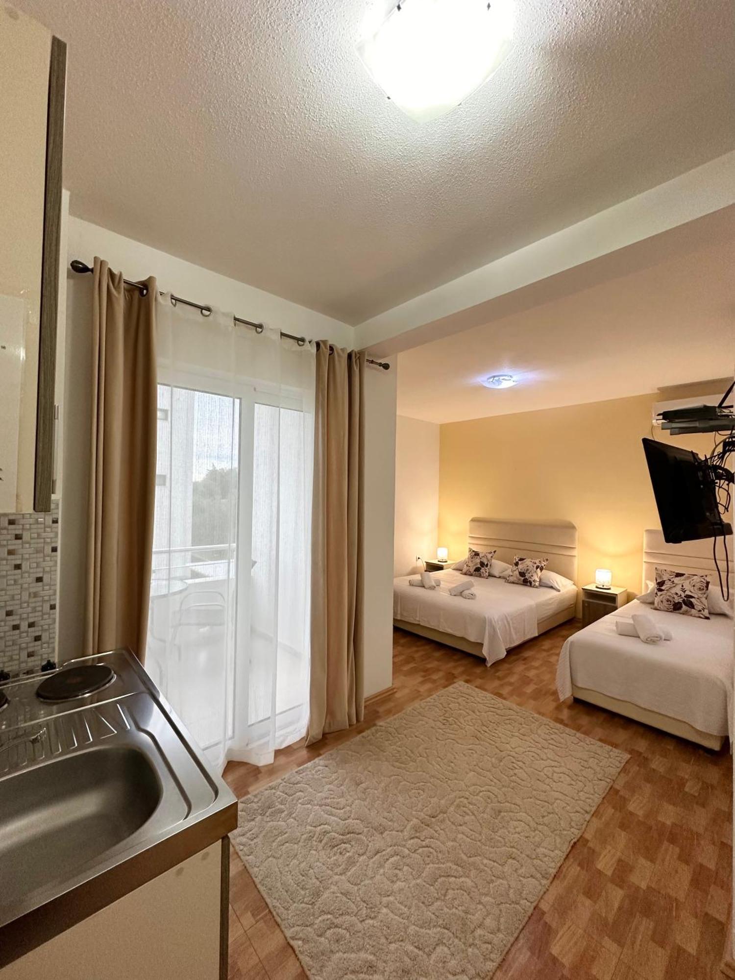 Apartmens Xhenis Lux 乌尔齐尼 外观 照片