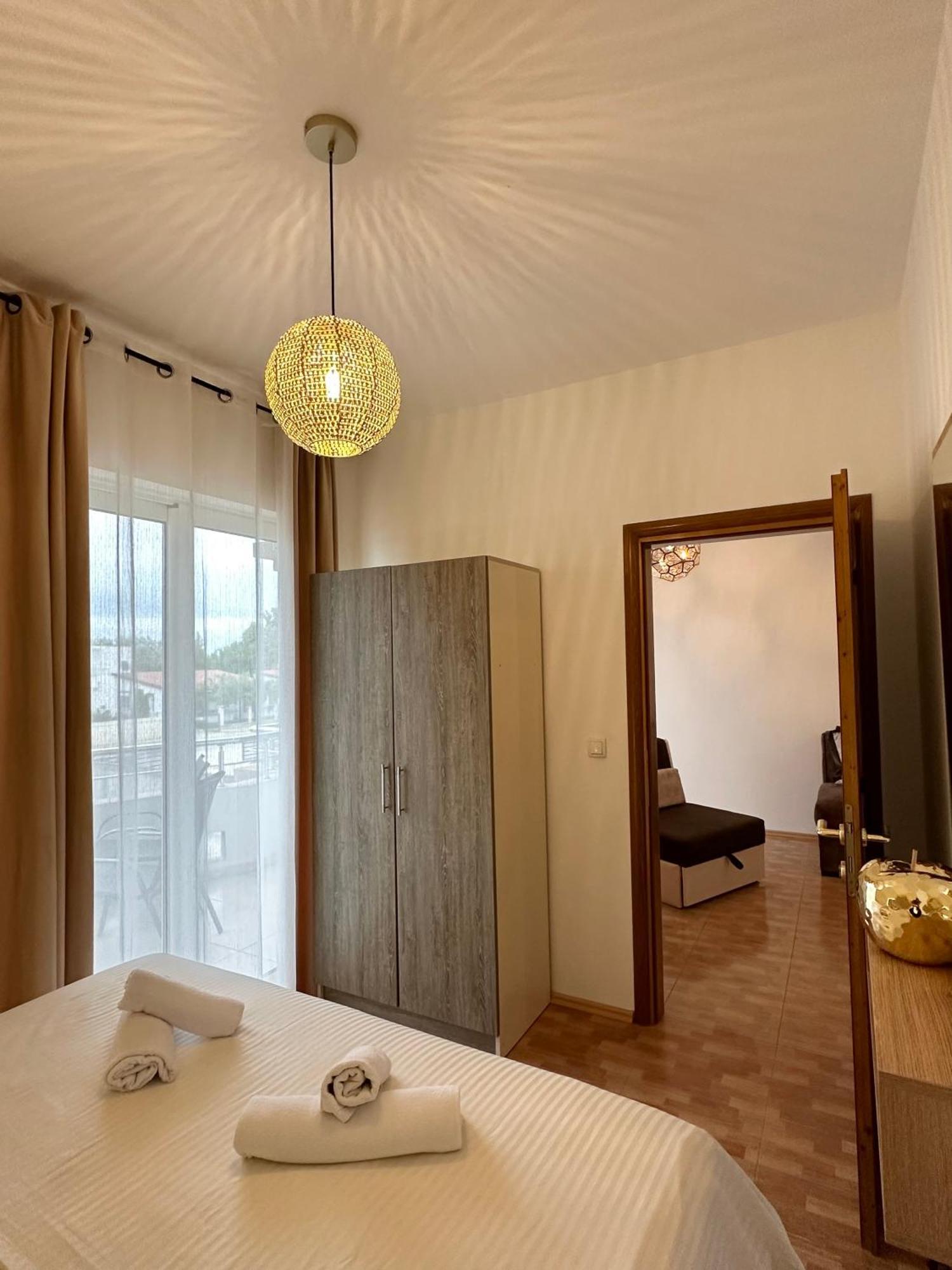 Apartmens Xhenis Lux 乌尔齐尼 外观 照片