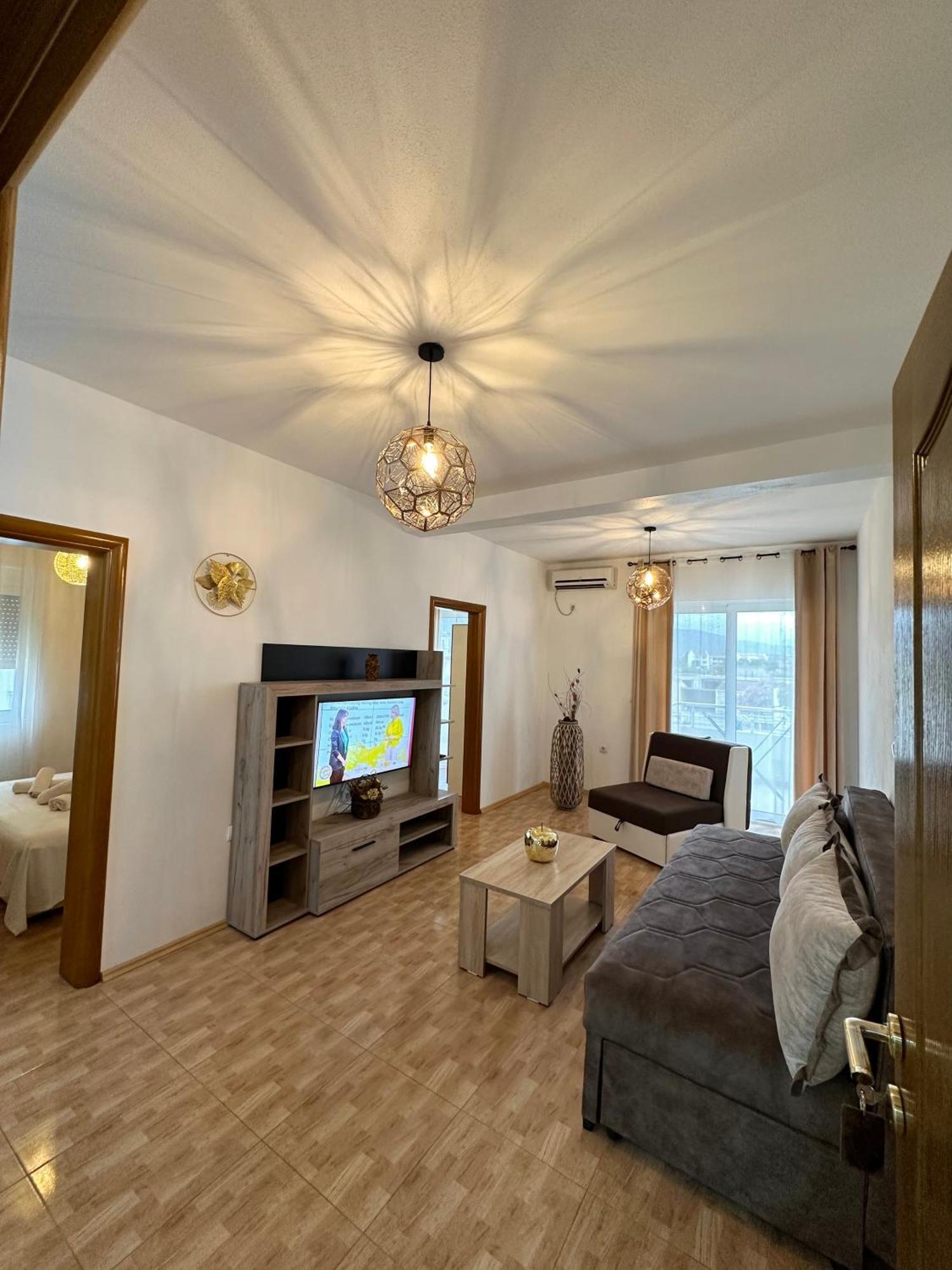 Apartmens Xhenis Lux 乌尔齐尼 外观 照片