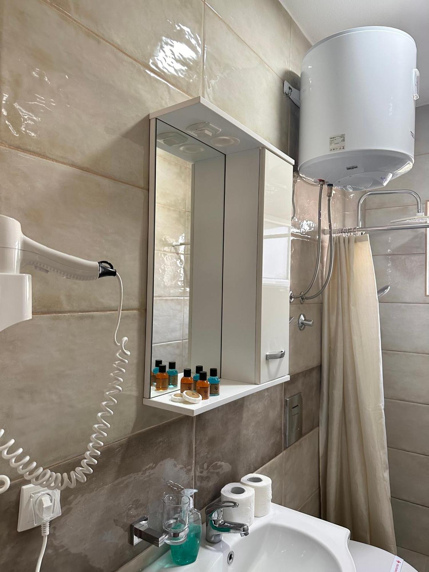 Apartmens Xhenis Lux 乌尔齐尼 外观 照片