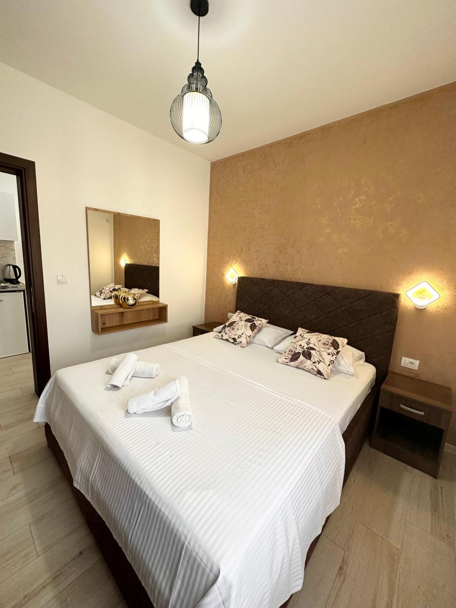 Apartmens Xhenis Lux 乌尔齐尼 外观 照片