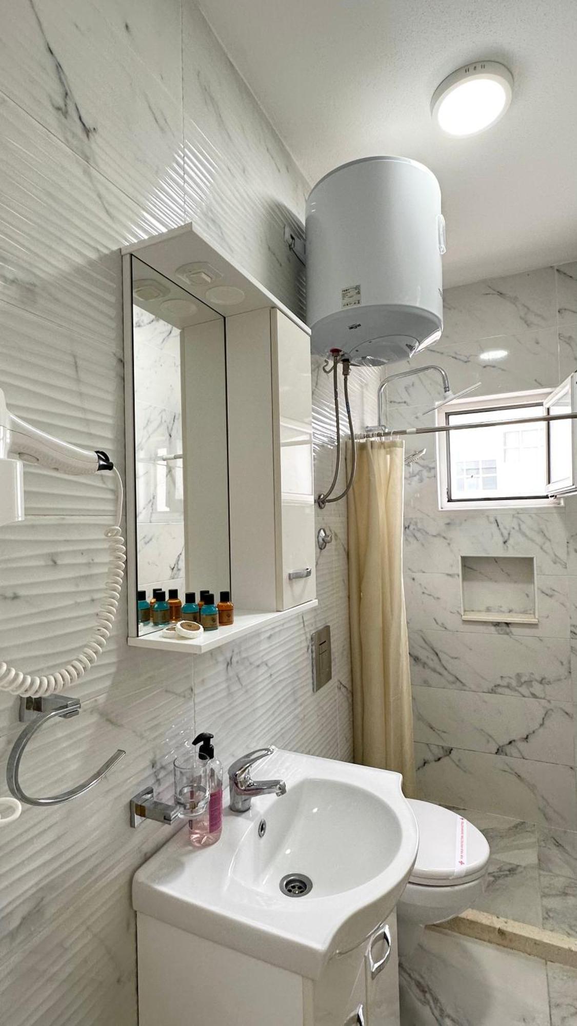 Apartmens Xhenis Lux 乌尔齐尼 外观 照片